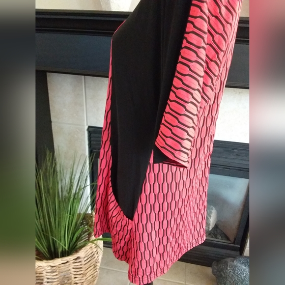 Coral and Black Tunic Top - Picture 8 of 11